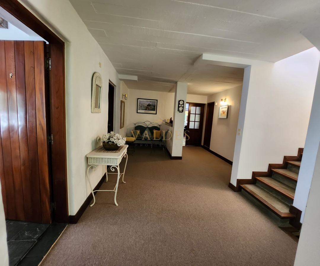 Casa ID.5186 - Venta casa tipo posada de 9 apartamentos. Punta Ballena 