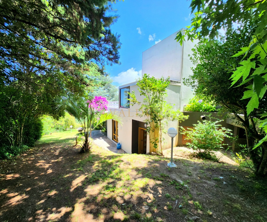 Casa ID.5186 - Venta casa tipo posada de 9 apartamentos. Punta Ballena 