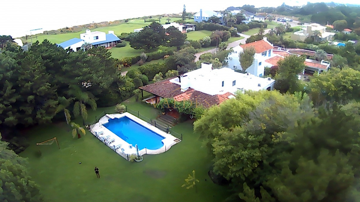 Casa ID.5185 - Casa en Venta Solanas, Punta Ballena, segunda línea al mar 