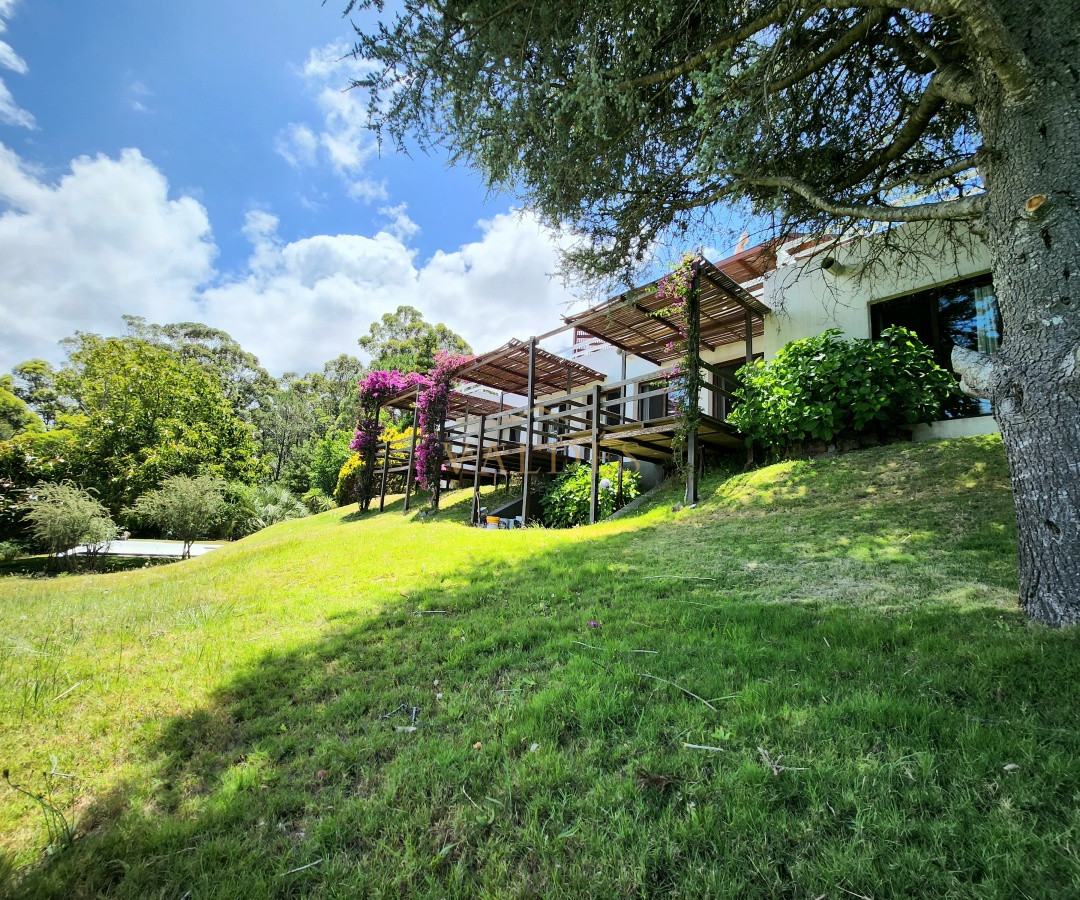 Casa ID.5186 - Venta casa tipo posada de 9 apartamentos. Punta Ballena 