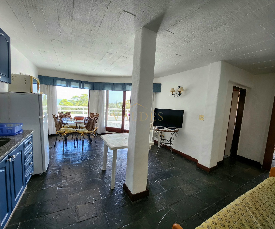Casa ID.5186 - Venta casa tipo posada de 9 apartamentos. Punta Ballena 