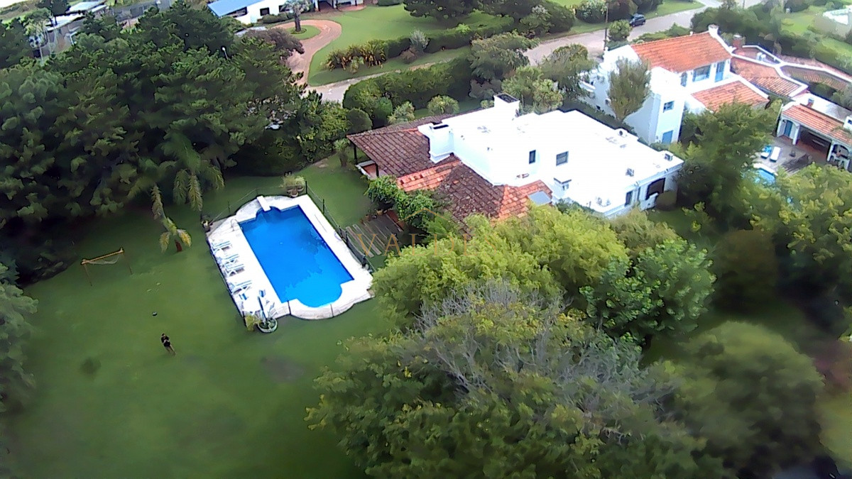 Casa ID.5185 - Casa en Venta Solanas, Punta Ballena, segunda línea al mar 