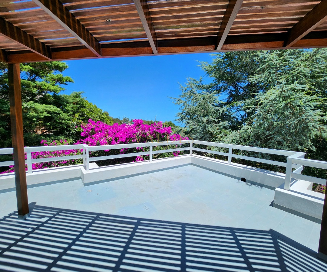 Casa ID.5186 - Venta casa tipo posada de 9 apartamentos. Punta Ballena 