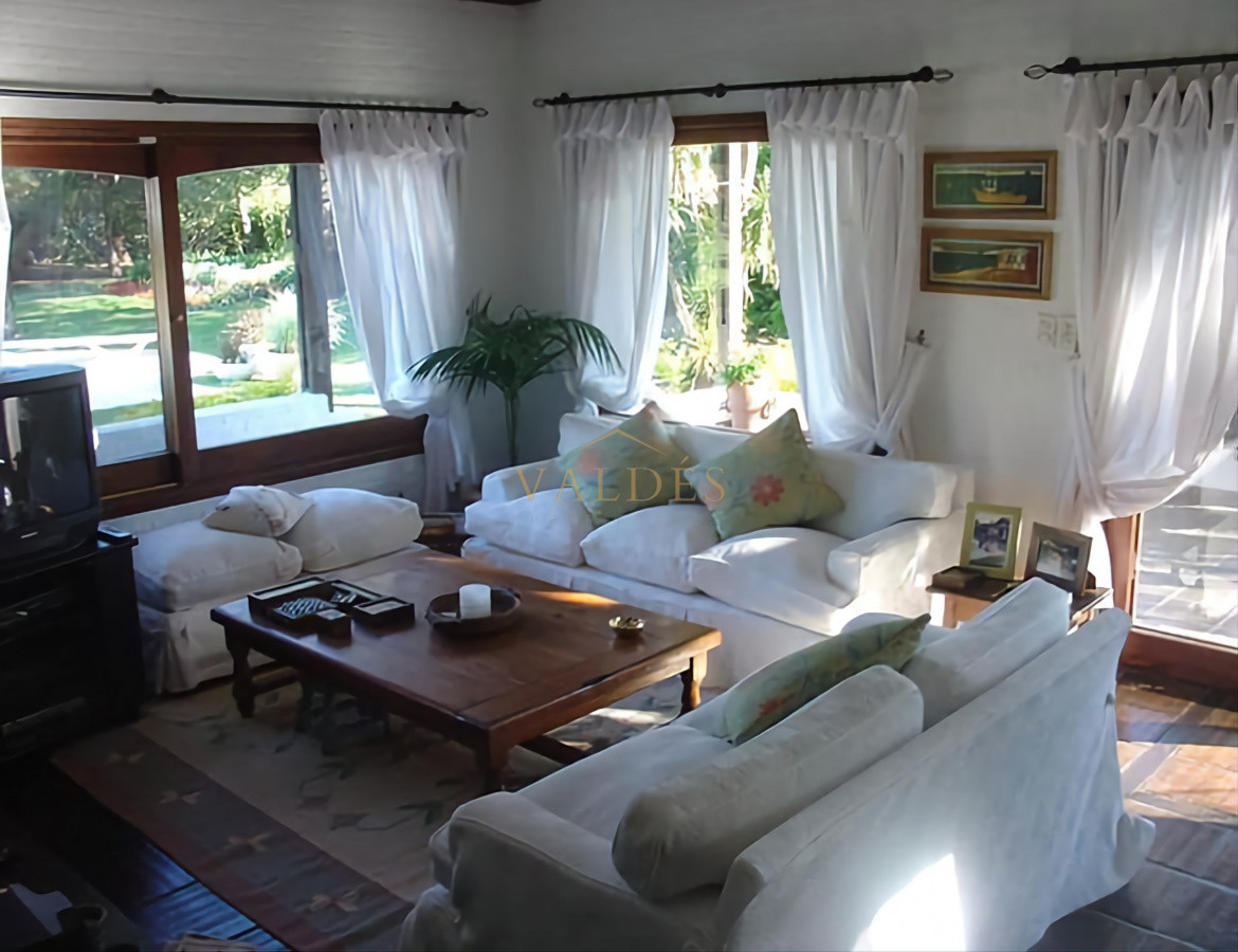 Casa ID.5185 - Casa en Venta Solanas, Punta Ballena, segunda línea al mar 