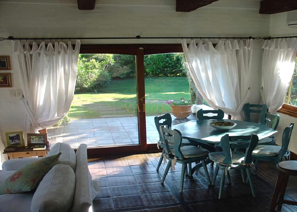 Casa ID.5185 - Casa en Venta Solanas, Punta Ballena, segunda línea al mar 