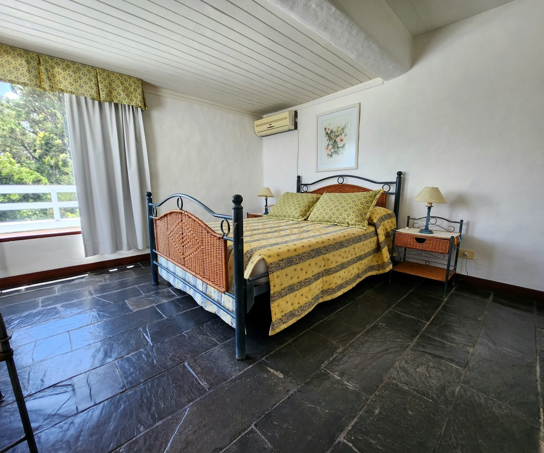 Casa ID.5186 - Venta casa tipo posada de 9 apartamentos. Punta Ballena 