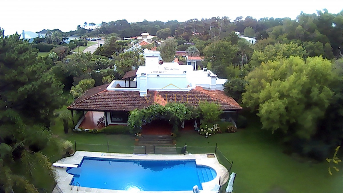 Casa ID.5185 - Casa en Venta Solanas, Punta Ballena, segunda línea al mar 
