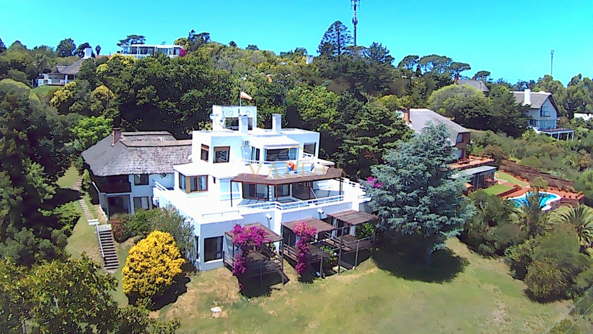Casa ID.5186 - Venta casa tipo posada de 9 apartamentos. Punta Ballena 