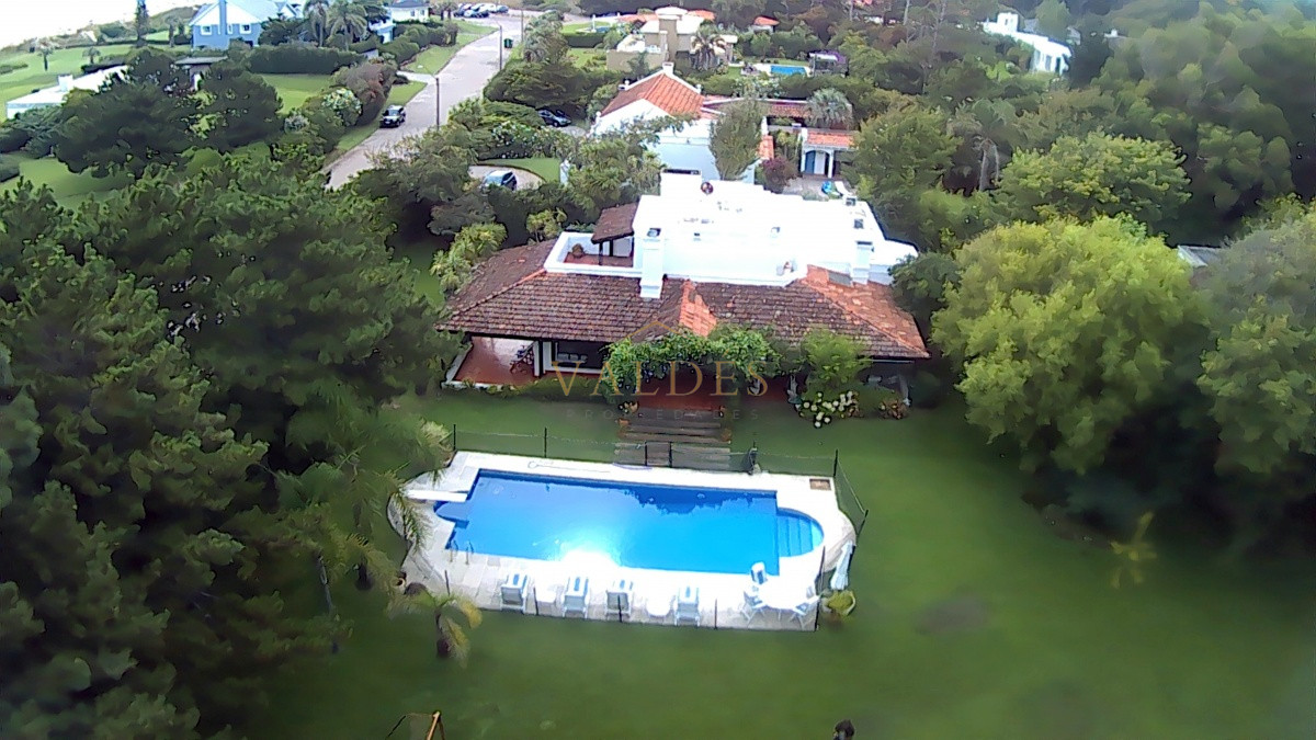 Casa ID.5185 - Casa en Venta Solanas, Punta Ballena, segunda línea al mar 
