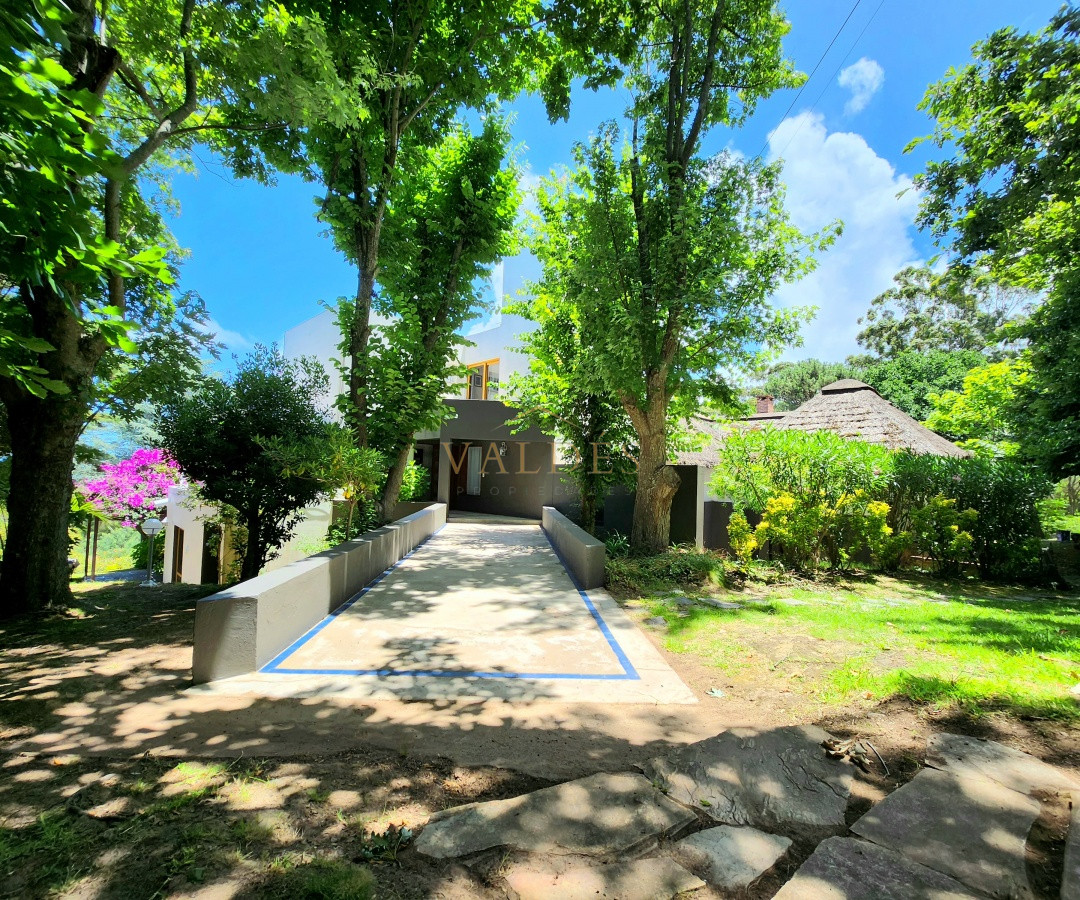 Casa ID.5186 - Venta casa tipo posada de 9 apartamentos. Punta Ballena 