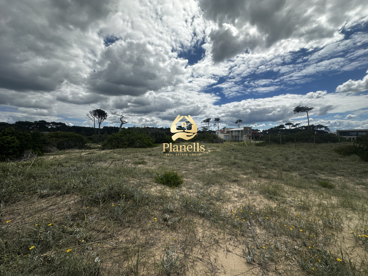 Venta en exclusiva terreno primera línea al mar 16
