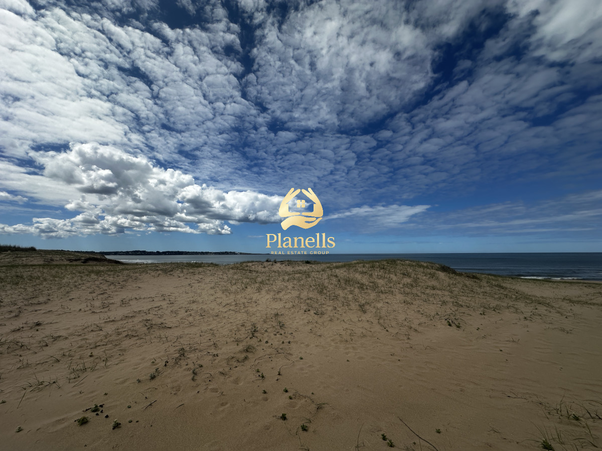 Venta en exclusiva terreno primera línea al mar 8