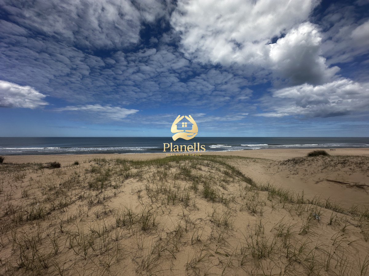 Venta en exclusiva terreno primera línea al mar 2