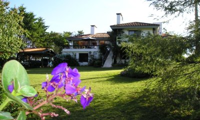 VENTA DE CASA DE 7 DORMITORIOS EN PUNTA BALLENA PUNTA DEL ESTE