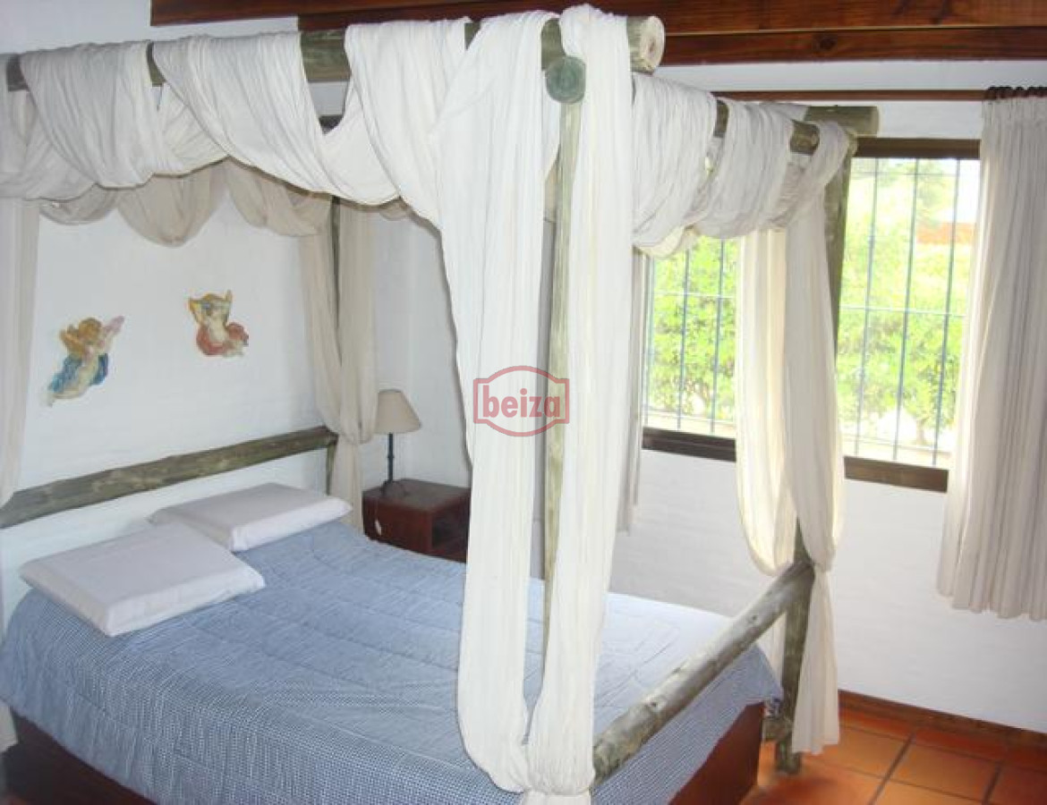 Casa ID.165194/Casa-en-Venta-de-4-dormitorios-en-zona-Pinares,-Punta-del-Este - CASA EN PROPIEDAD HORIZONTAL, EN ZONA DE TIO TOM