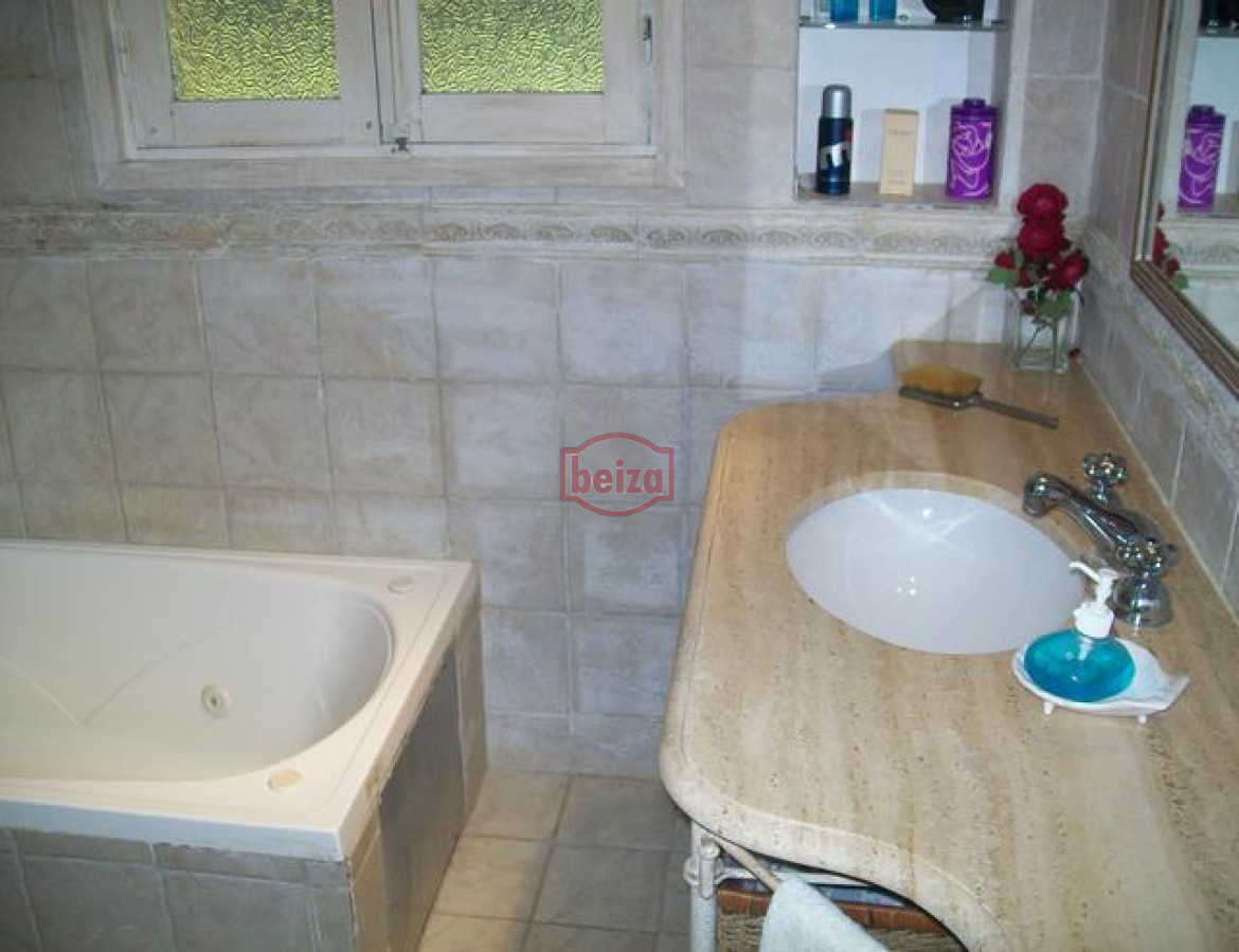 Casa ID.165190/Vende-casa-de-3-dormitorios-en-Pinares,-Punta-del-Este- - Hermosa casa quinta compuesta de 3 construcciones, Casa de Huéspedes