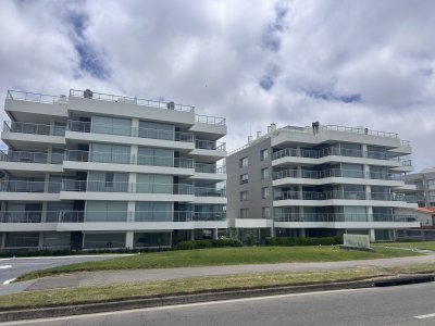 Amplio Apartamento en Pinares, a Pasos del Mar