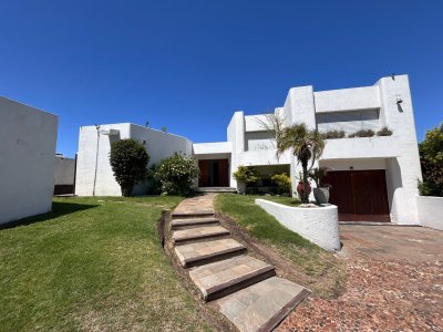 Vende casa en Punta Ballena