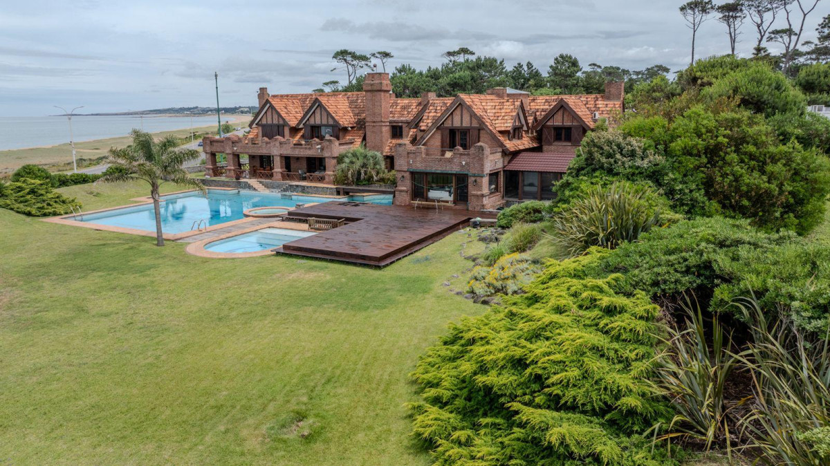 Casa ID.6679 - Vendemos casa primera línea al mar, playa mansa Punta del Este 