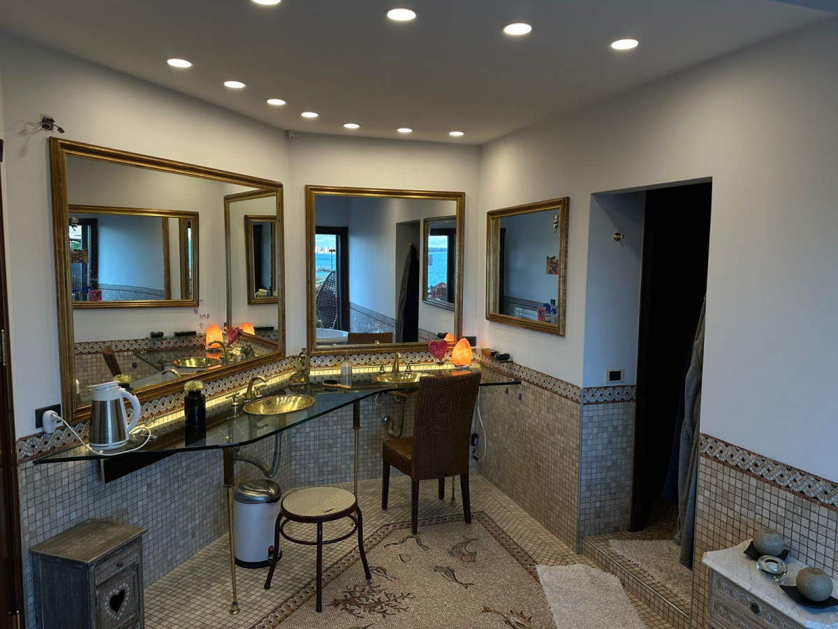 Casa ID.6679 - Vendemos casa primera línea al mar, playa mansa Punta del Este 