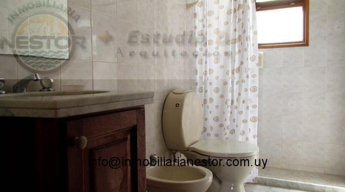 Casa ID.191 - Cómodo, funcional, amplia unidad duplex a una cuadra de la playa
