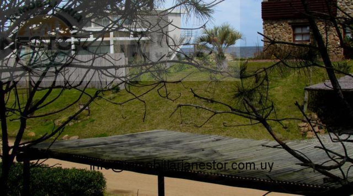 Casa ID.191 - Cómodo, funcional, amplia unidad duplex a una cuadra de la playa
