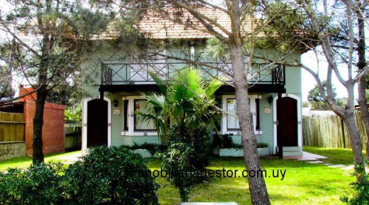 Casa ID.191 - Cómodo, funcional, amplia unidad duplex a una cuadra de la playa