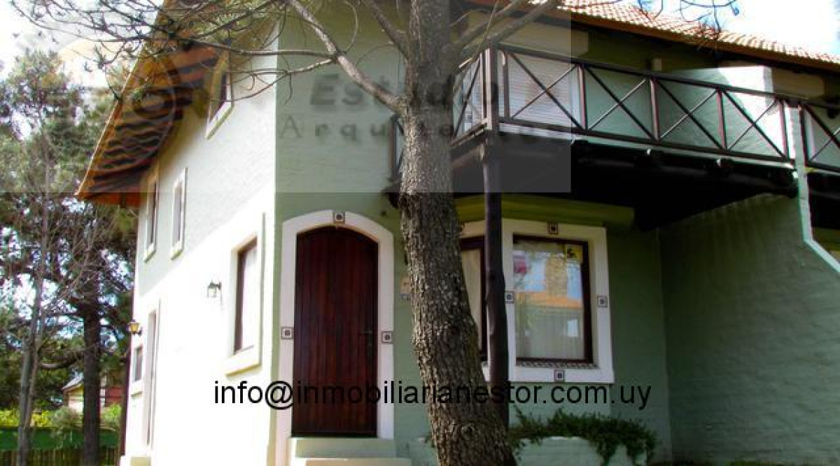 Casa ID.191 - Cómodo, funcional, amplia unidad duplex a una cuadra de la playa
