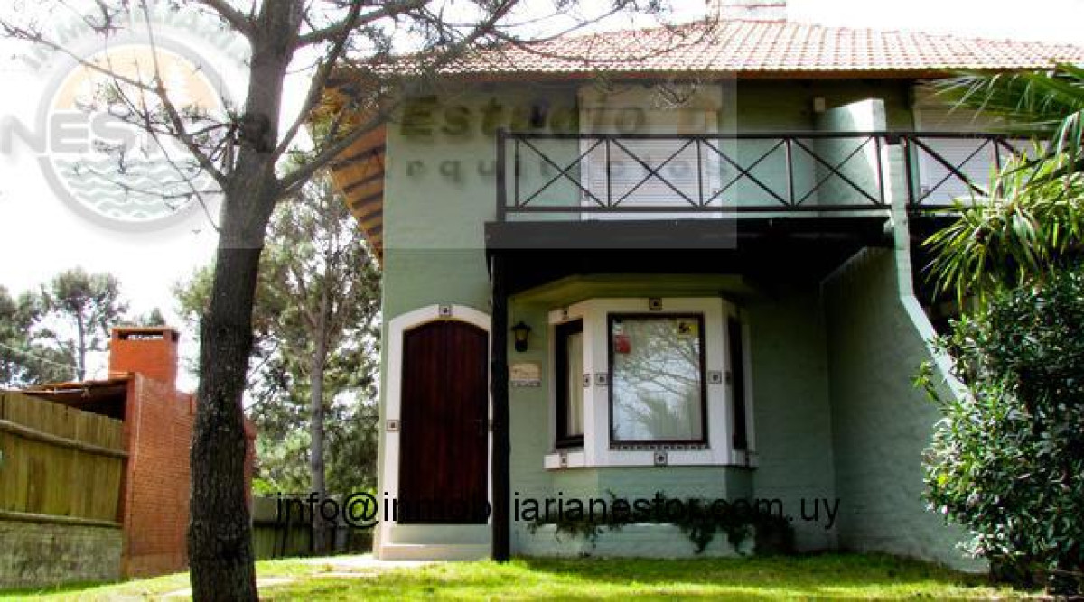 Casa ID.191 - Cómodo, funcional, amplia unidad duplex a una cuadra de la playa