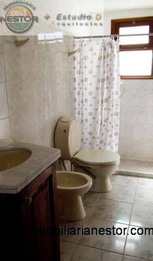 Casa ID.191 - Cómodo, funcional, amplia unidad duplex a una cuadra de la playa