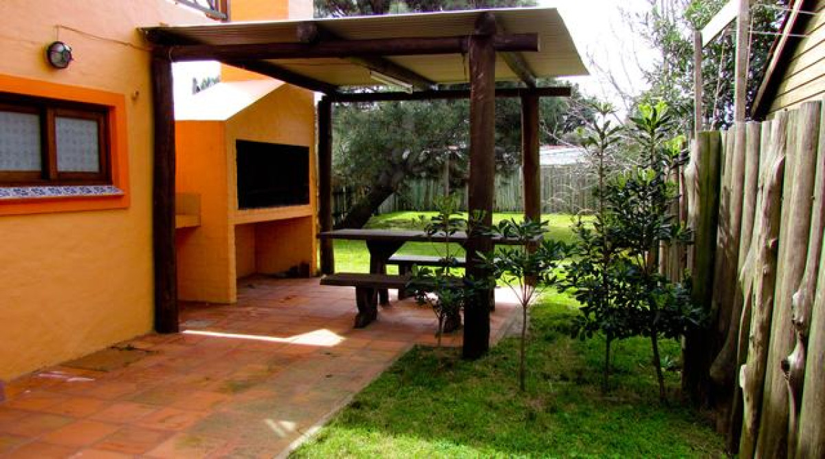 Casa ID.42 - DUPLEX EN TIO TOM A 1/2 CUADRA DE LA PLAYA, 2 DORMITORIOS