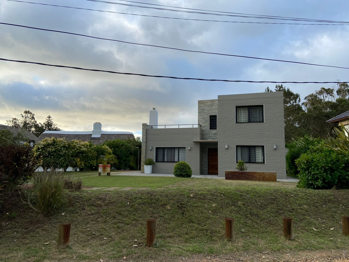 Casa ID.569 - IMPORTANTE Y MODERNA RESIDENCIA  EN SOLANAS