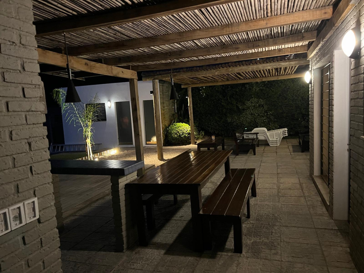 Casa ID.569 - IMPORTANTE Y MODERNA RESIDENCIA  EN SOLANAS