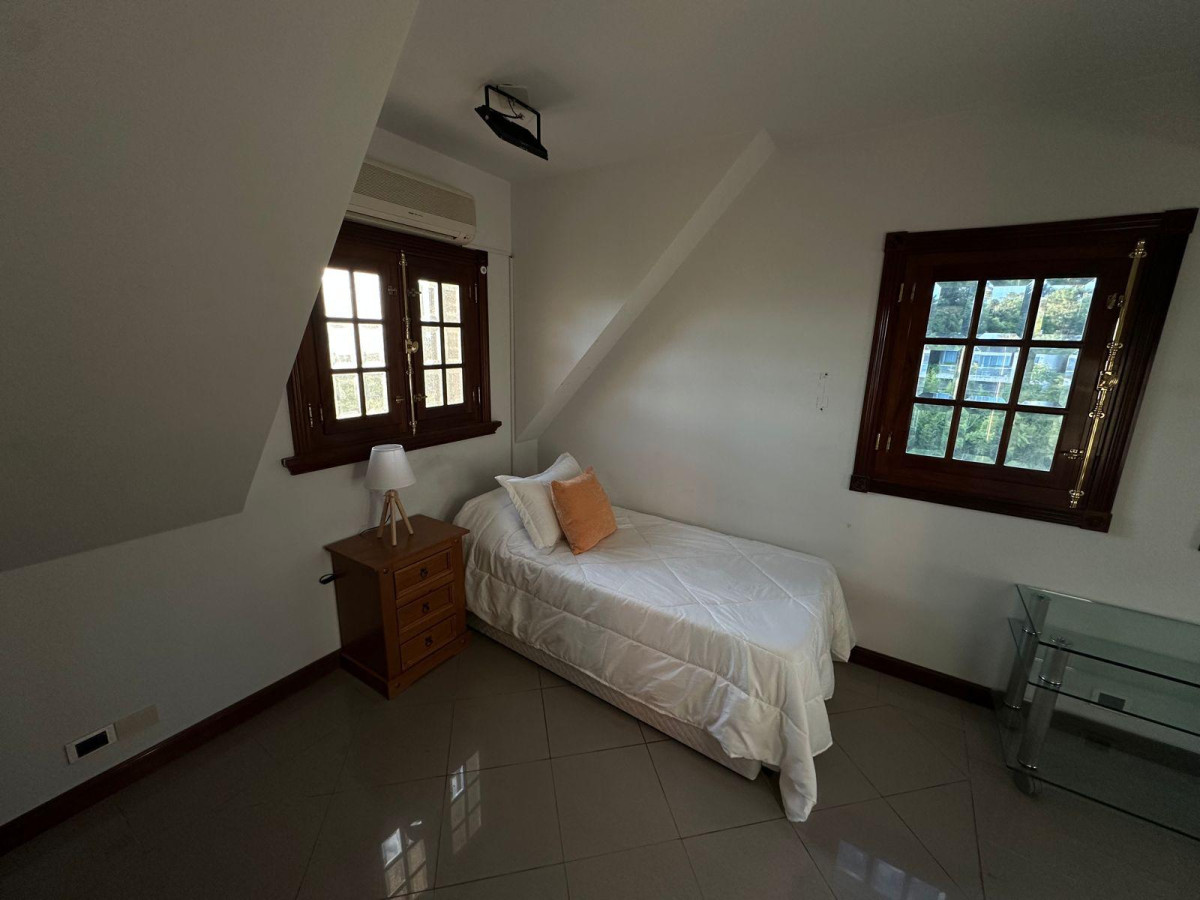 Casa ID.6679 - Vendemos casa primera línea al mar, playa mansa Punta del Este 