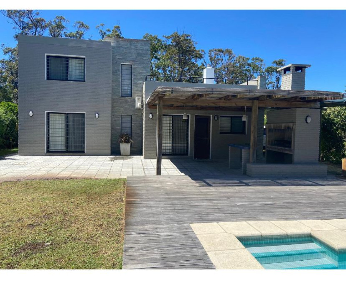 Casa ID.569 - IMPORTANTE Y MODERNA RESIDENCIA  EN SOLANAS