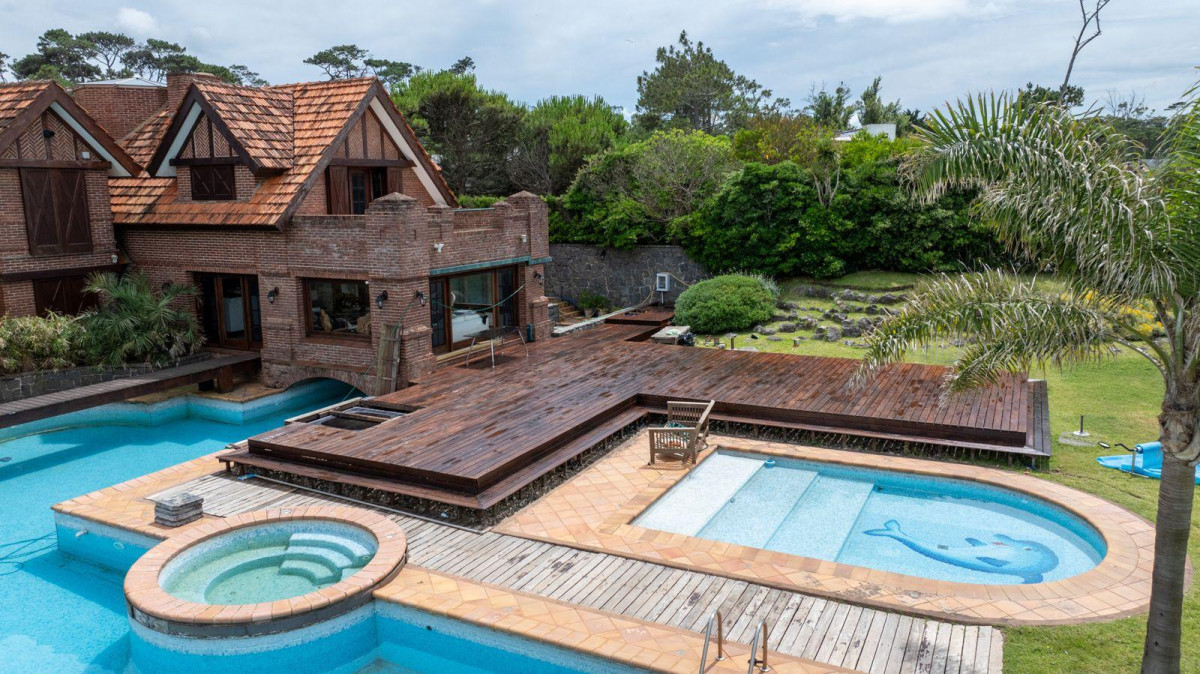 Casa ID.6679 - Vendemos casa primera línea al mar, playa mansa Punta del Este 