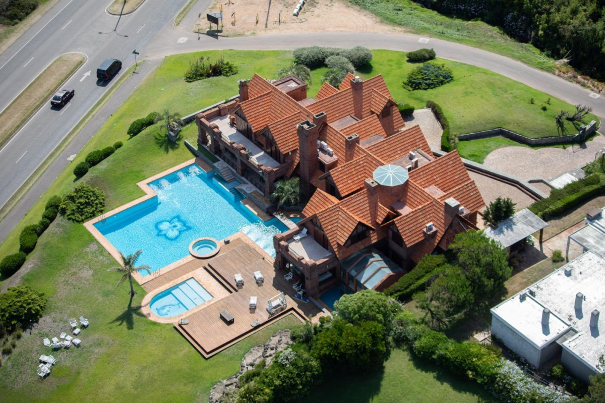 Casa ID.6679 - Vendemos casa primera línea al mar, playa mansa Punta del Este 
