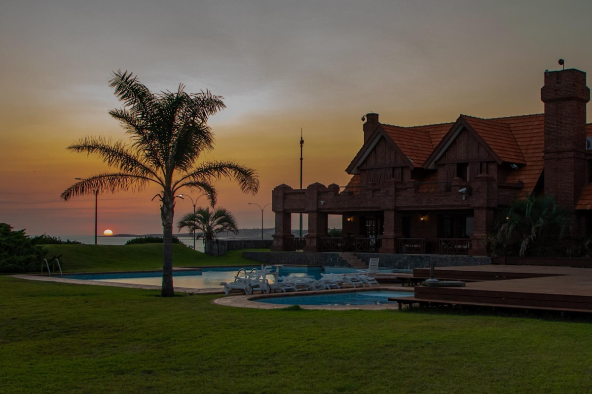 Casa ID.6679 - Vendemos casa primera línea al mar, playa mansa Punta del Este 