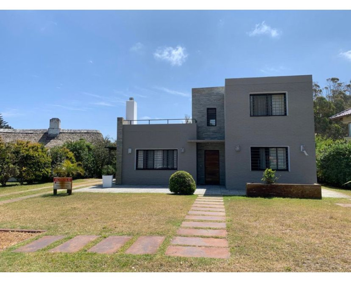 Casa ID.569 - IMPORTANTE Y MODERNA RESIDENCIA  EN SOLANAS