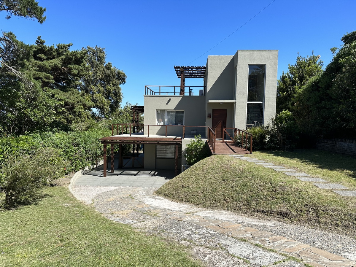 Casa ID.14 - Venta casa con vista al mar. Punta Ballena 