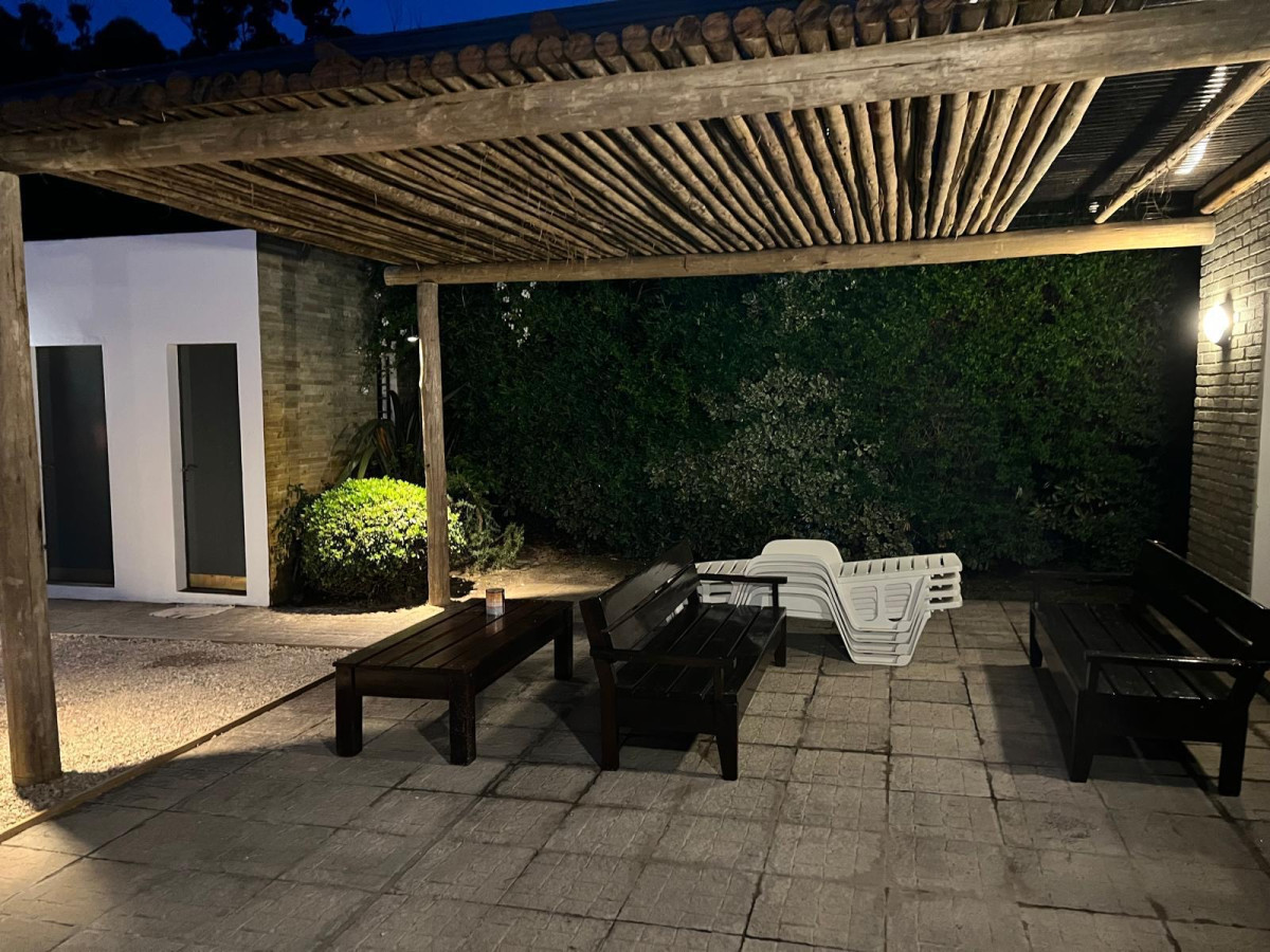 Casa ID.569 - IMPORTANTE Y MODERNA RESIDENCIA  EN SOLANAS