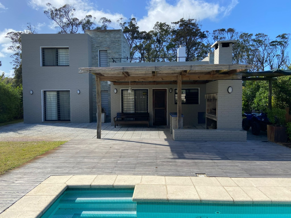 Casa ID.569 - IMPORTANTE Y MODERNA RESIDENCIA  EN SOLANAS