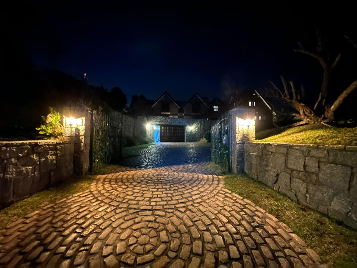 Casa ID.6679 - Vendemos casa primera línea al mar, playa mansa Punta del Este 