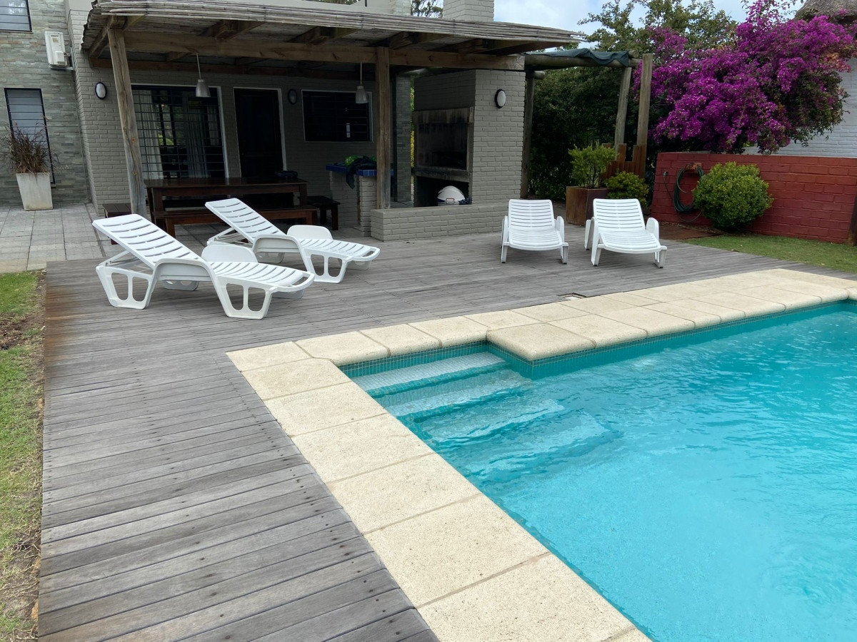 Casa ID.569 - IMPORTANTE Y MODERNA RESIDENCIA  EN SOLANAS