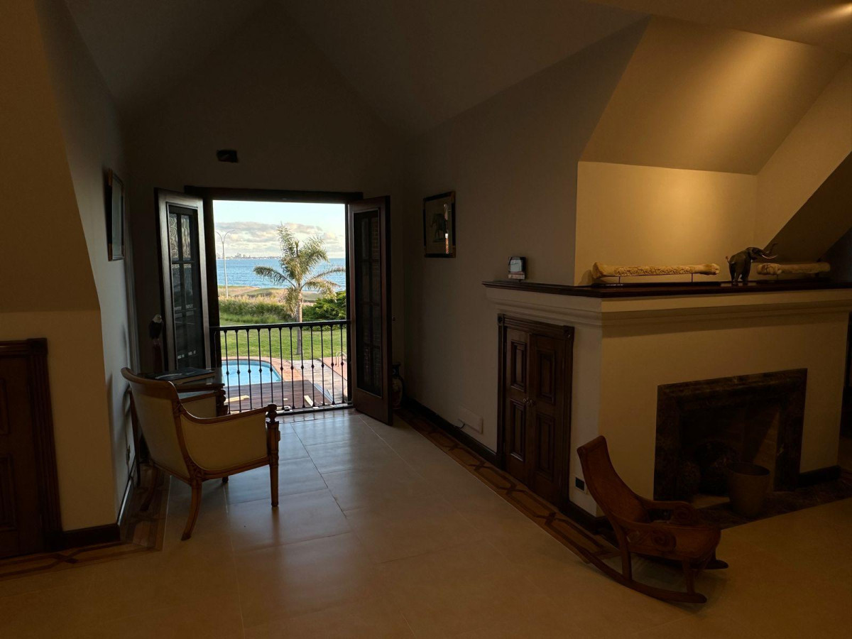 Casa ID.6679 - Vendemos casa primera línea al mar, playa mansa Punta del Este 