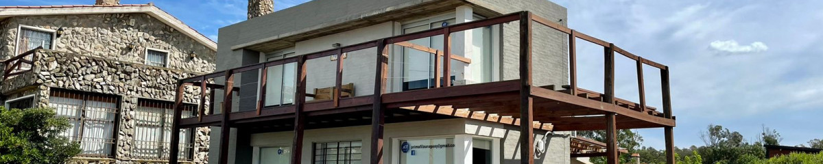 PRIMERA LINEA ESPECTACULAR CASA