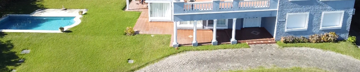 HERMOSA CASA EN  PUNTA BALLENA,  VISTA AL MAR