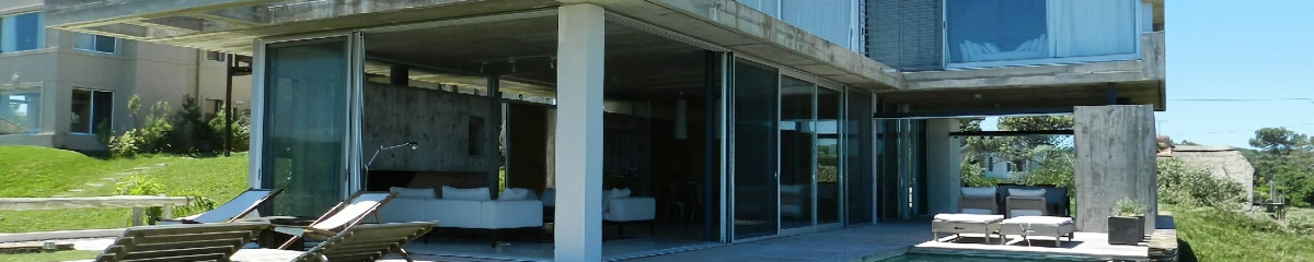Excelente casa moderna en Tio tom, pegada al mar