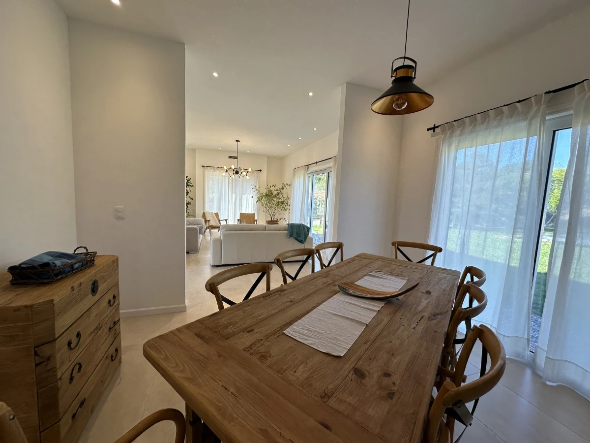 Casa ID.6427 - Venta casa en zona Chihuahua, Punta Ballena 