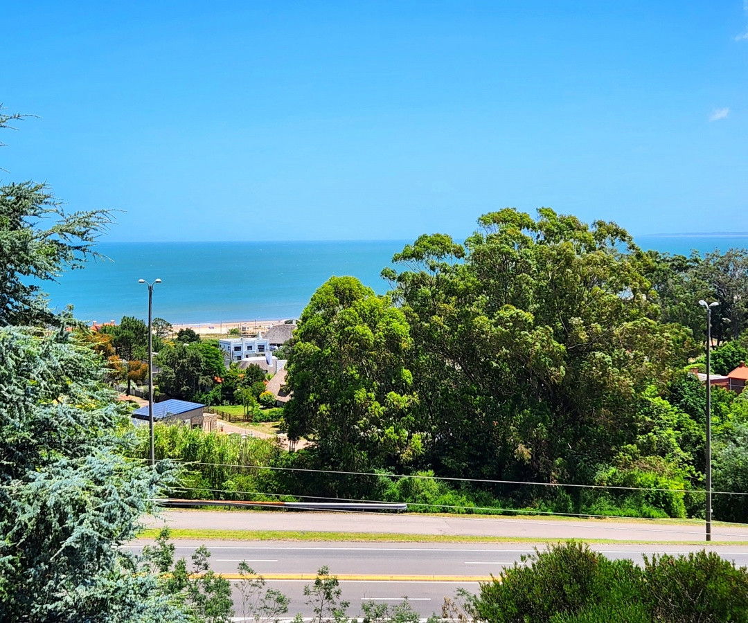 Casa ID.466 - Venta casa tipo posada de 9 apartamentos. Punta Ballena 